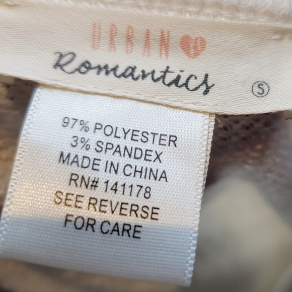 size small white sweater by Urban romantics - Picture 4 of 4